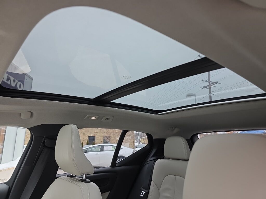 2023 Volvo XC40 B5 Plus Dark Theme Hunt Valley MD