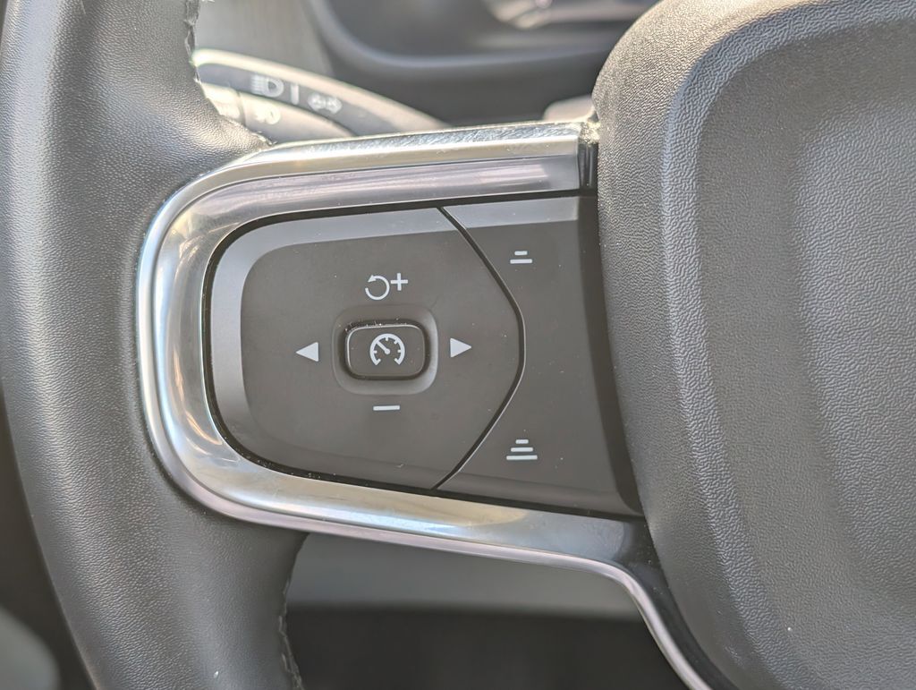 2023 Volvo XC40 B5 Plus Dark Theme Hunt Valley MD