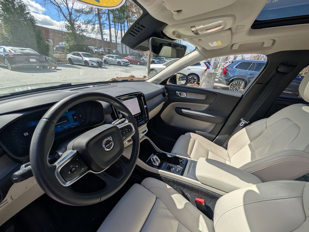 2023 Volvo XC40 B5 Plus Dark Theme Hunt Valley MD