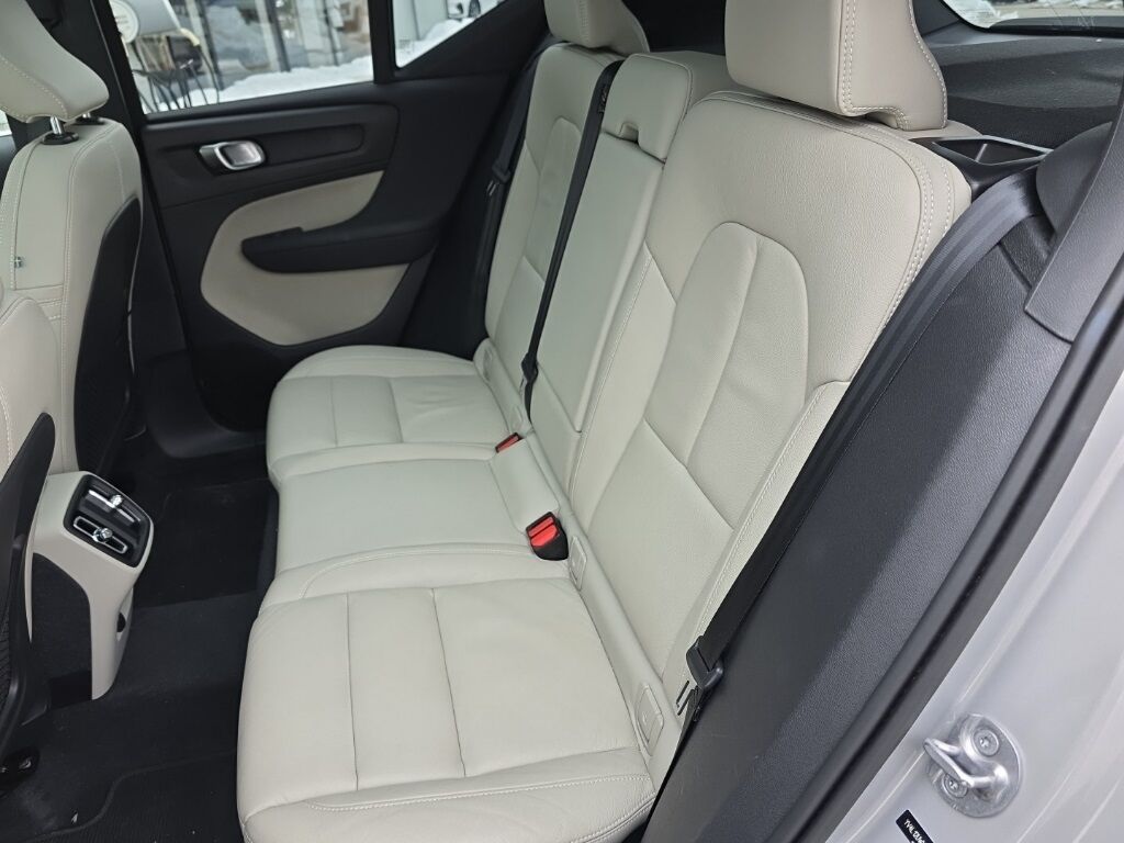 2023 Volvo XC40 B5 Plus Dark Theme Hunt Valley MD