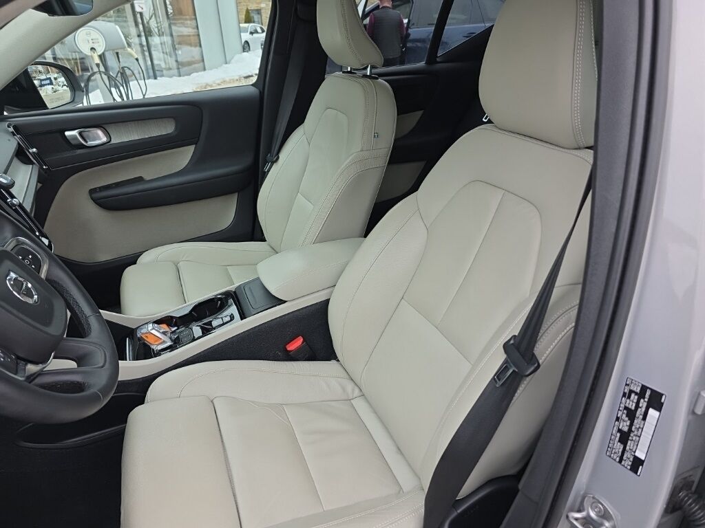 2023 Volvo XC40 B5 Plus Dark Theme Hunt Valley MD