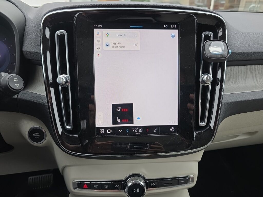 2023 Volvo XC40 B5 Plus Dark Theme Hunt Valley MD