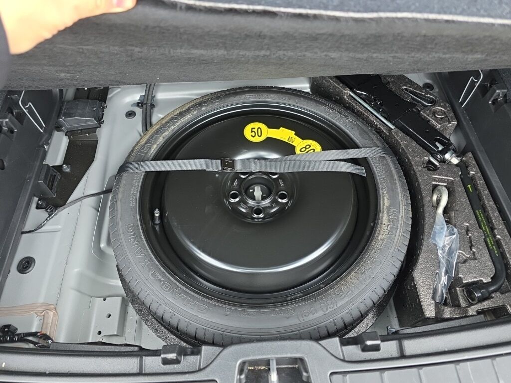 2023 Volvo XC40 B5 Plus Dark Theme Hunt Valley MD