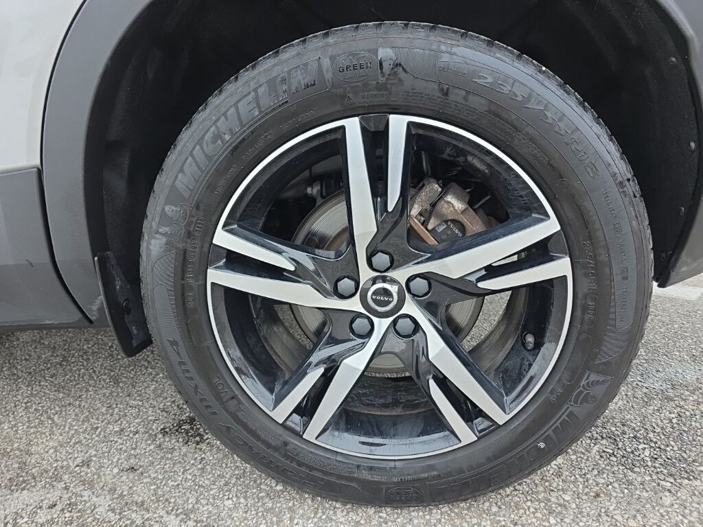 2023 Volvo XC40 B5 Plus Dark Theme Hunt Valley MD