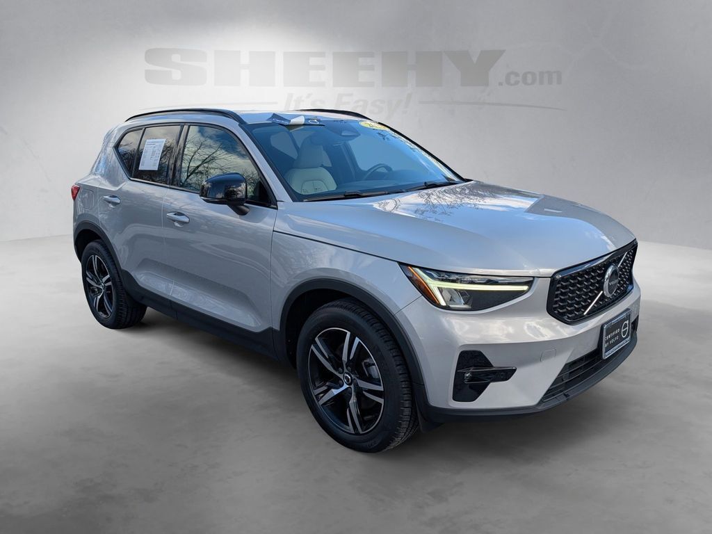 2023 Volvo XC40 B5 Plus Dark Theme Hunt Valley MD