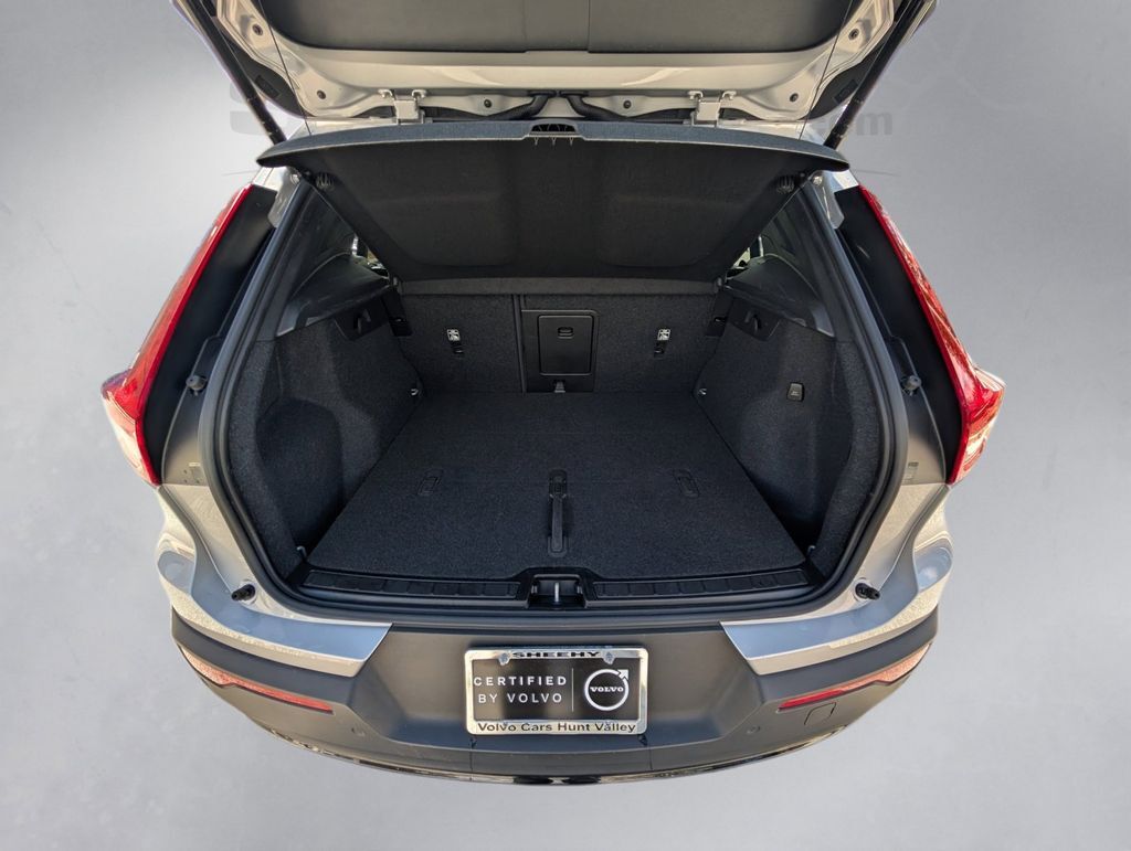 2023 Volvo XC40 B5 Plus Dark Theme Hunt Valley MD