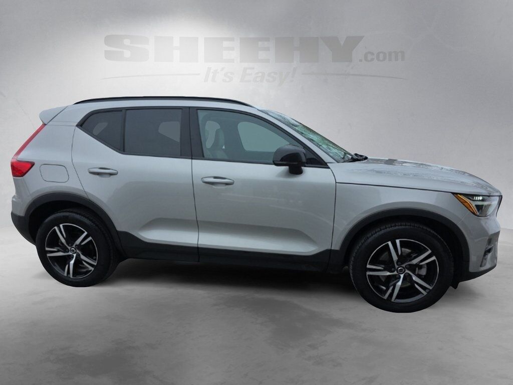 2023 Volvo XC40 B5 Plus Dark Theme Hunt Valley MD