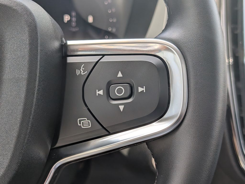 2023 Volvo XC40 B5 Plus Dark Theme Hunt Valley MD