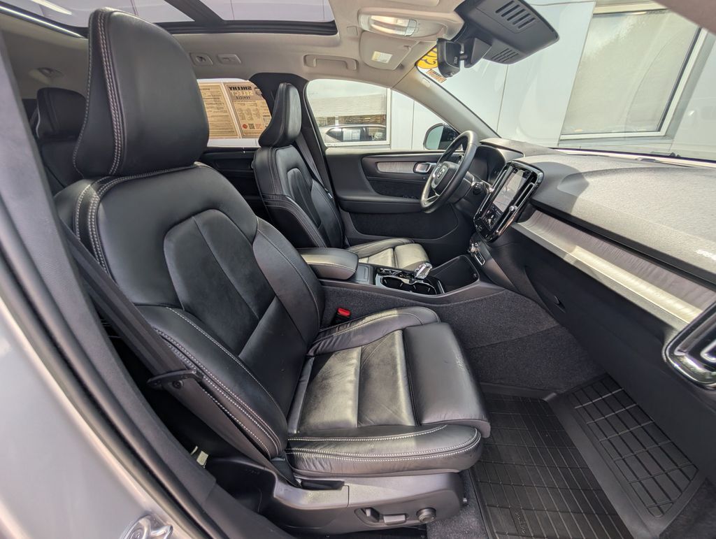 2023 Volvo XC40 B5 Plus Dark Theme Hunt Valley MD