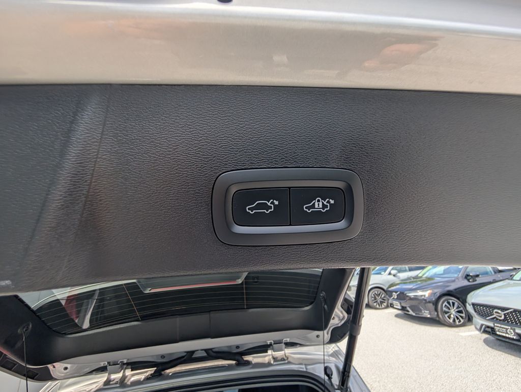 2023 Volvo XC40 B5 Plus Dark Theme Hunt Valley MD