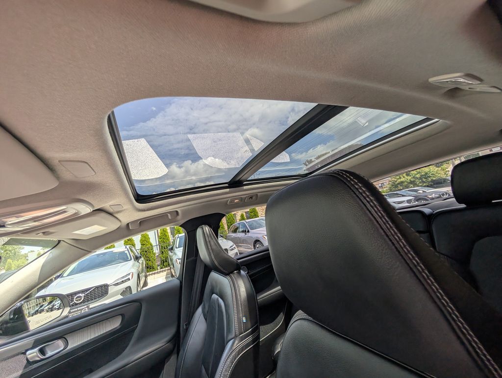 2023 Volvo XC40 B5 Plus Dark Theme Hunt Valley MD