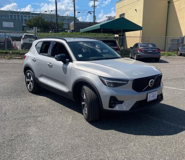2023 Volvo XC40