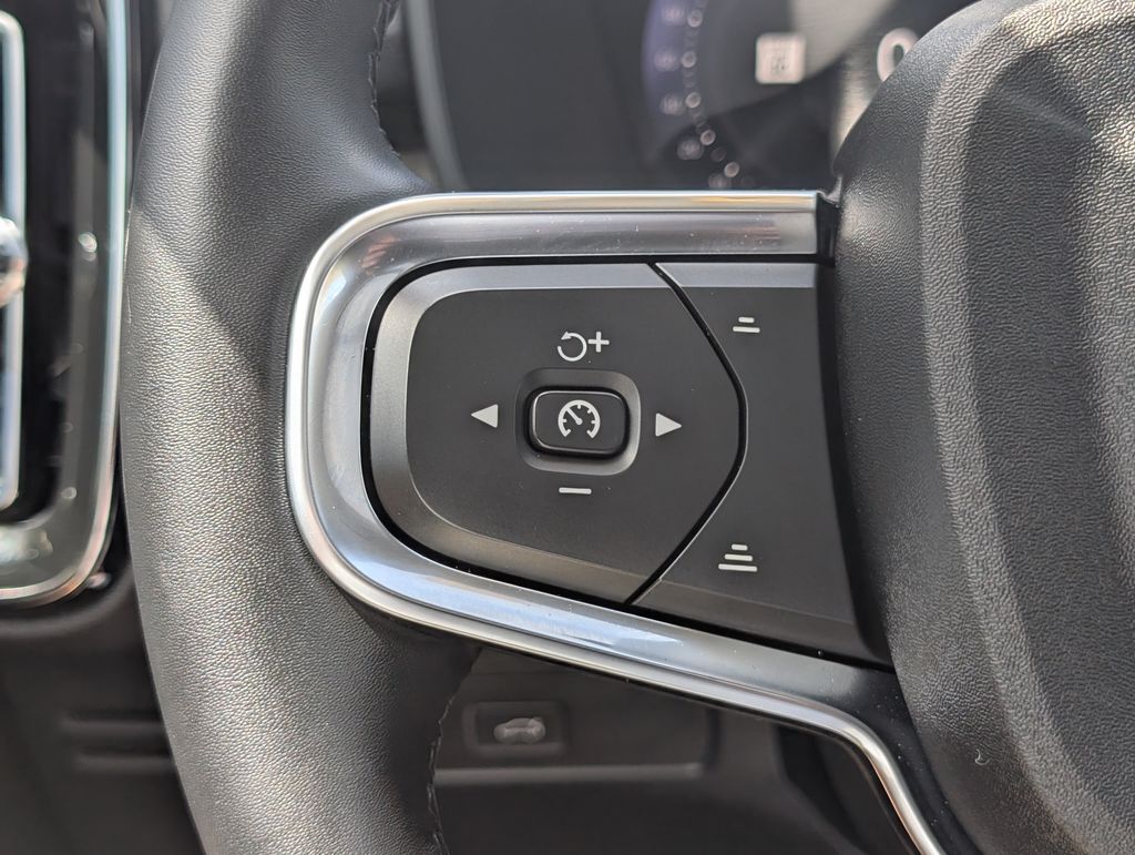 2023 Volvo XC40 B5 Plus Dark Theme Hunt Valley MD