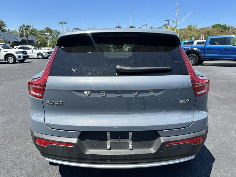 2023 Volvo XC40 Plus Bright Theme