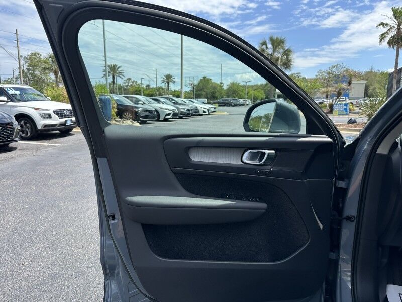 2023 Volvo XC40 Plus Bright Theme Jacksonville FL