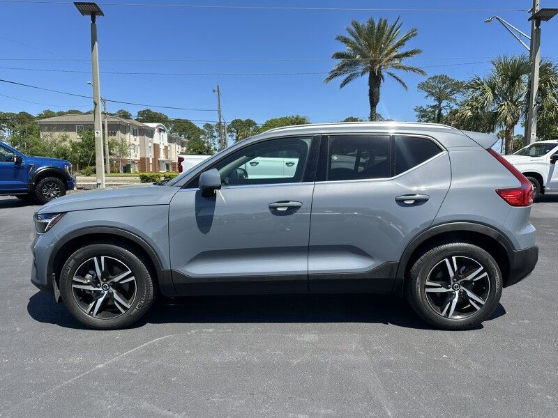 2023 Volvo XC40 Plus Bright Theme