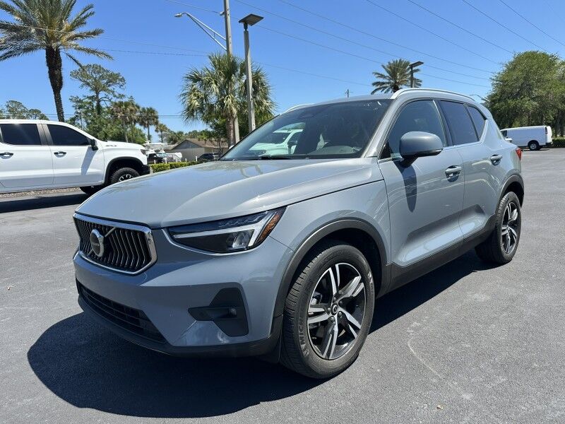2023 Volvo XC40 Plus Bright Theme