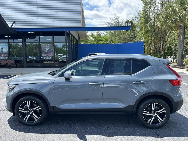 2023 Volvo XC40 Plus Bright Theme