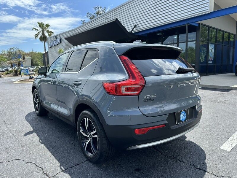 2023 Volvo XC40 Plus Bright Theme