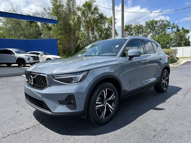 2023 Volvo XC40 Plus Bright Theme
