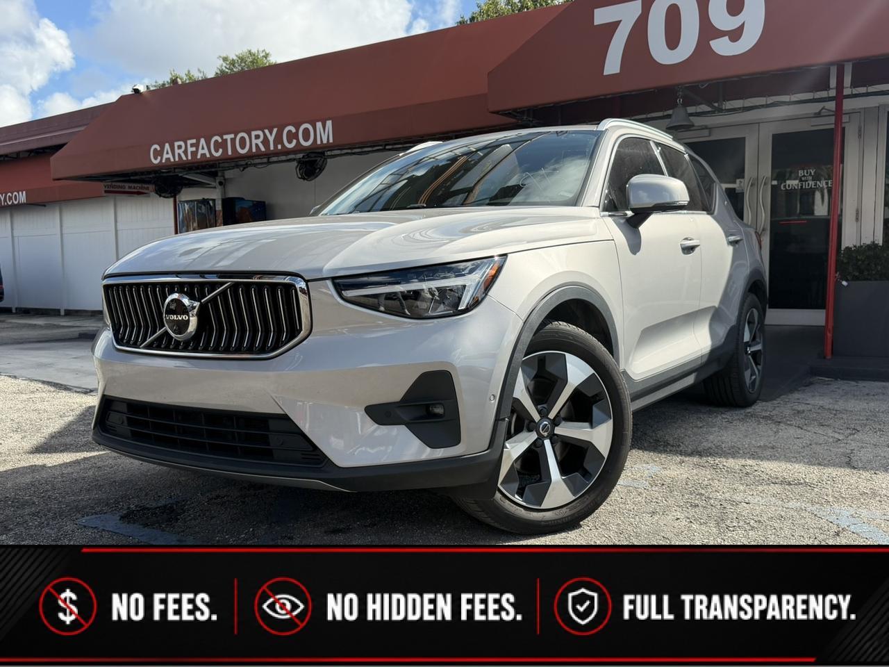 2023 Volvo XC40 Plus Bright Theme