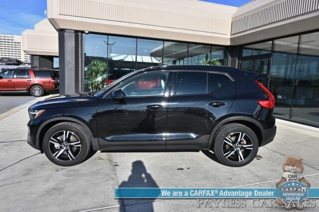 2023 Volvo XC40 Plus Dark Theme