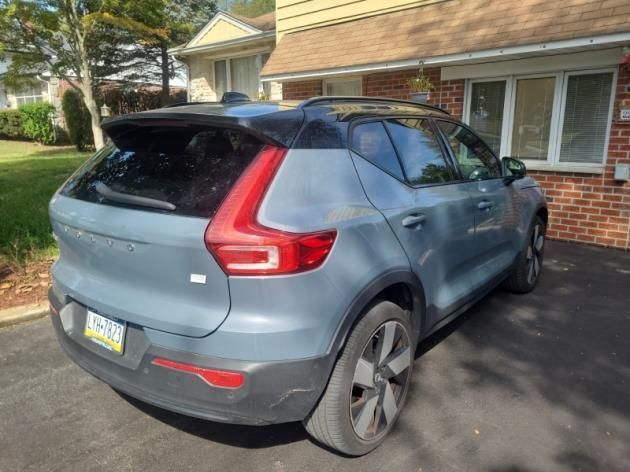 2023 Volvo XC40 Recharge P8 Twin Engine PLUS w/High Performance Audio, 360 Cam, Pano Roof, 4 Heated Seats & Wheel Portland OR