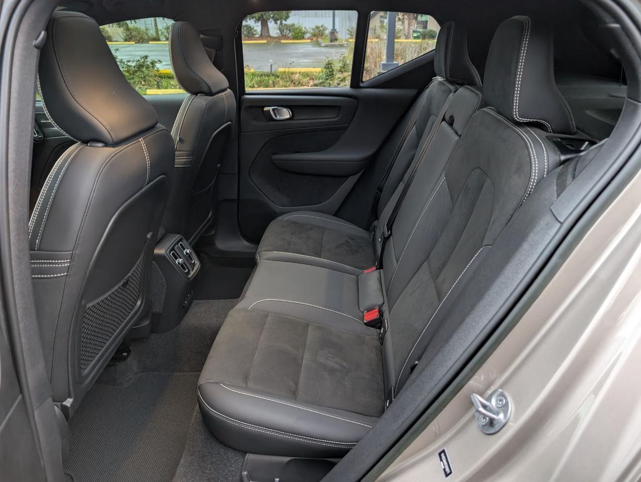 2023 Volvo XC40 Recharge P8 Twin Engine ULTIMATE w/Harman Kardon, Pilot Assist, 360 Cam, 4 Heated Seats & Wheel Portland OR