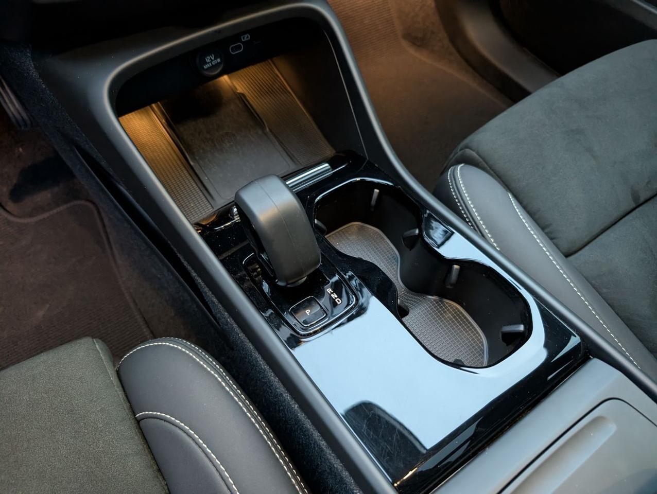 2023 Volvo XC40 Recharge P8 Twin Engine ULTIMATE w/Harman Kardon, Pilot Assist, 360 Cam, 4 Heated Seats & Wheel Portland OR