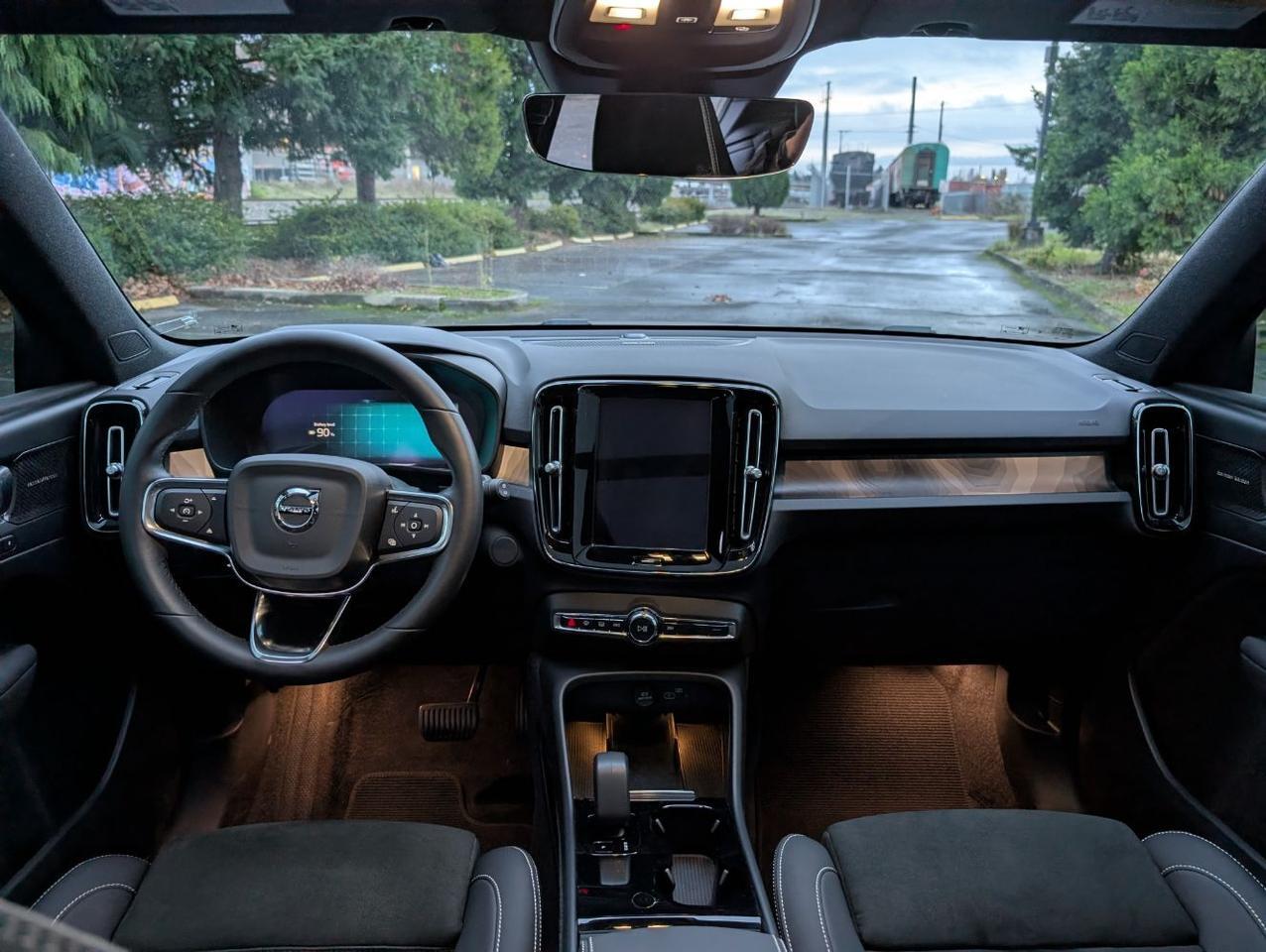 2023 Volvo XC40 Recharge P8 Twin Engine ULTIMATE w/Harman Kardon, Pilot Assist, 360 Cam, 4 Heated Seats & Wheel Portland OR