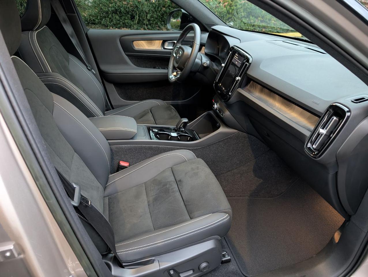 2023 Volvo XC40 Recharge P8 Twin Engine ULTIMATE w/Harman Kardon, Pilot Assist, 360 Cam, 4 Heated Seats & Wheel Portland OR