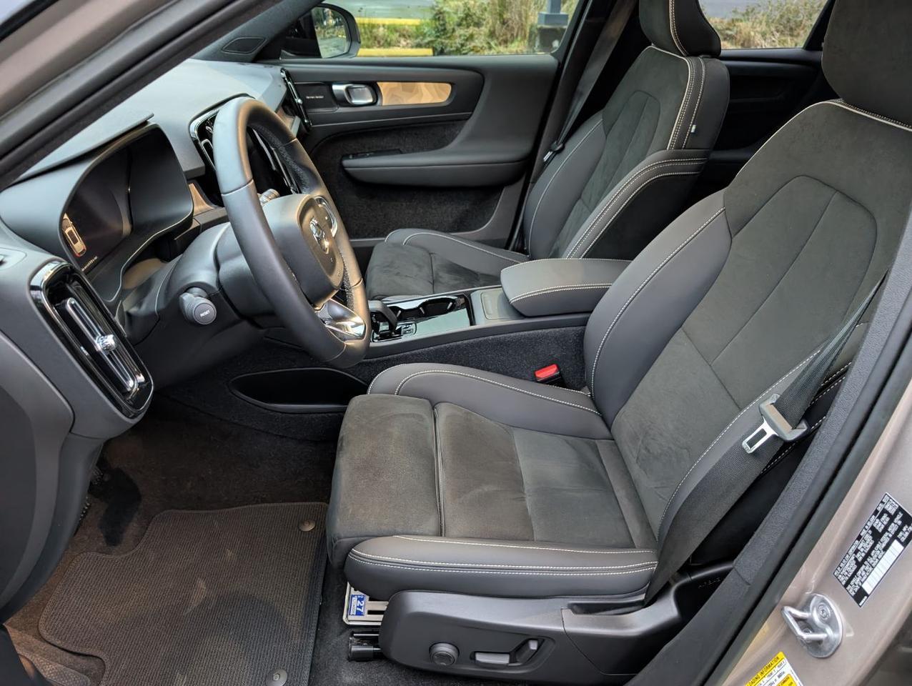 2023 Volvo XC40 Recharge P8 Twin Engine ULTIMATE w/Harman Kardon, Pilot Assist, 360 Cam, 4 Heated Seats & Wheel Portland OR