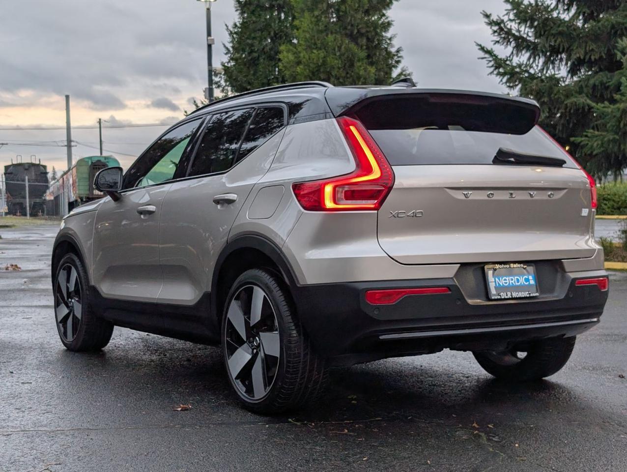 2023 Volvo XC40 Recharge P8 Twin Engine ULTIMATE w/Harman Kardon, Pilot Assist, 360 Cam, 4 Heated Seats & Wheel Portland OR