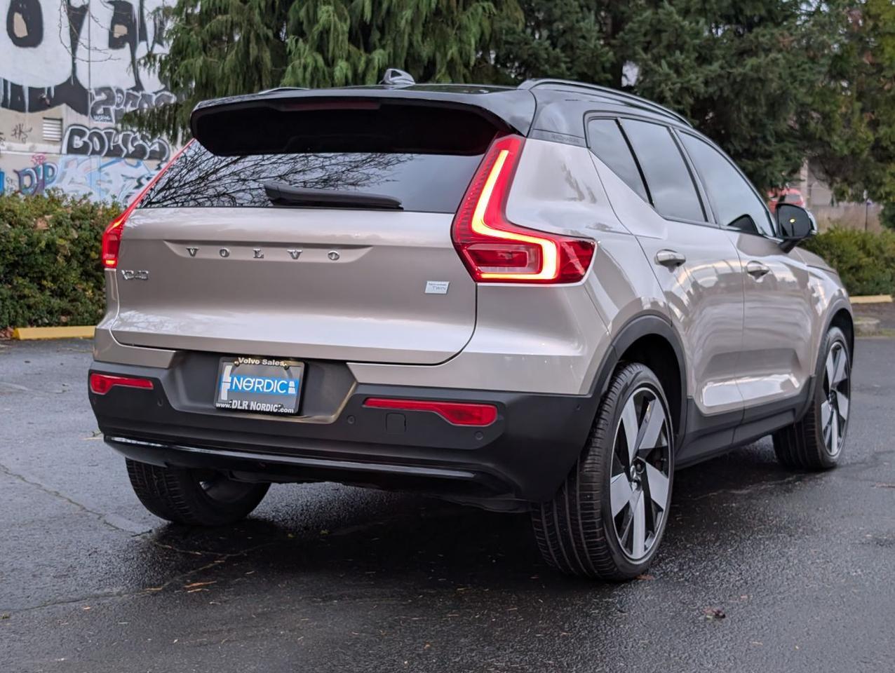 2023 Volvo XC40 Recharge P8 Twin Engine ULTIMATE w/Harman Kardon, Pilot Assist, 360 Cam, 4 Heated Seats & Wheel Portland OR