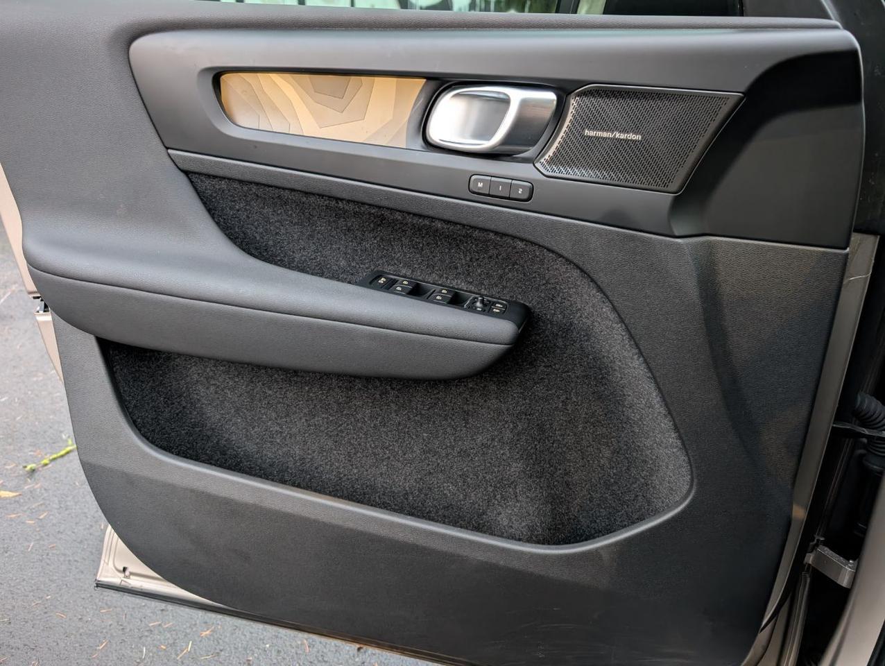 2023 Volvo XC40 Recharge P8 Twin Engine ULTIMATE w/Harman Kardon, Pilot Assist, 360 Cam, 4 Heated Seats & Wheel Portland OR