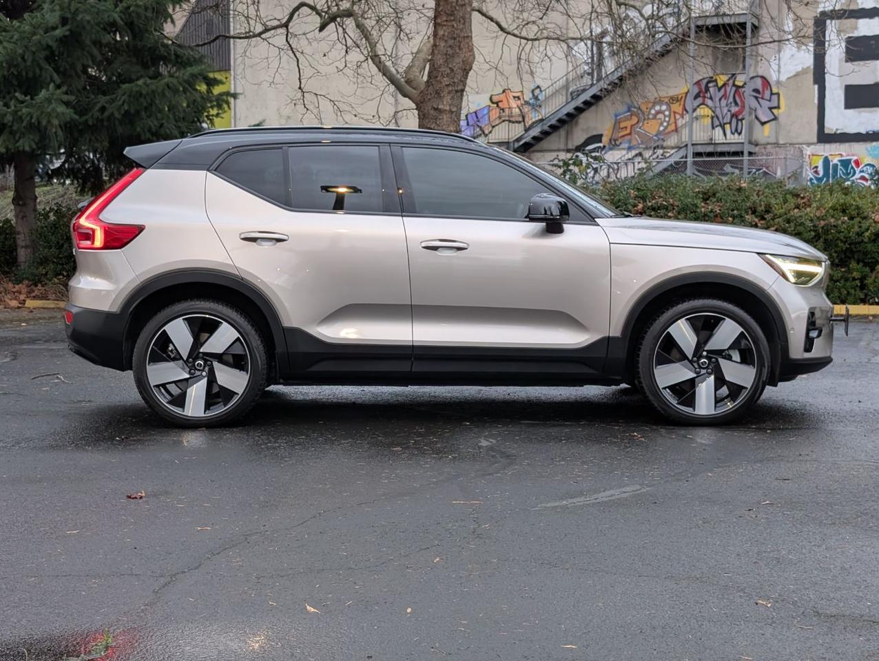 2023 Volvo XC40 Recharge P8 Twin Engine ULTIMATE w/Harman Kardon, Pilot Assist, 360 Cam, 4 Heated Seats & Wheel Portland OR