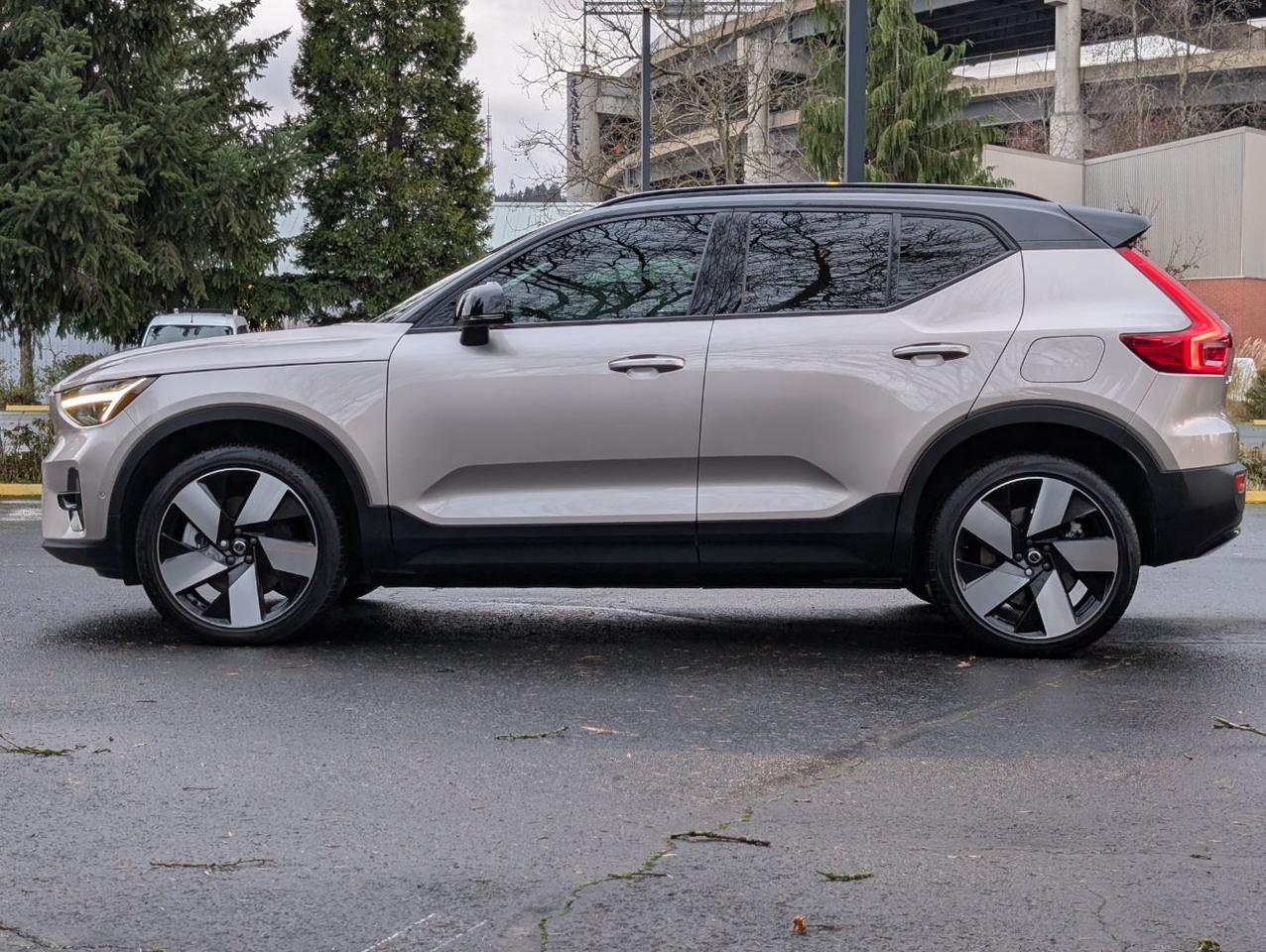 2023 Volvo XC40 Recharge P8 Twin Engine ULTIMATE w/Harman Kardon, Pilot Assist, 360 Cam, 4 Heated Seats & Wheel Portland OR