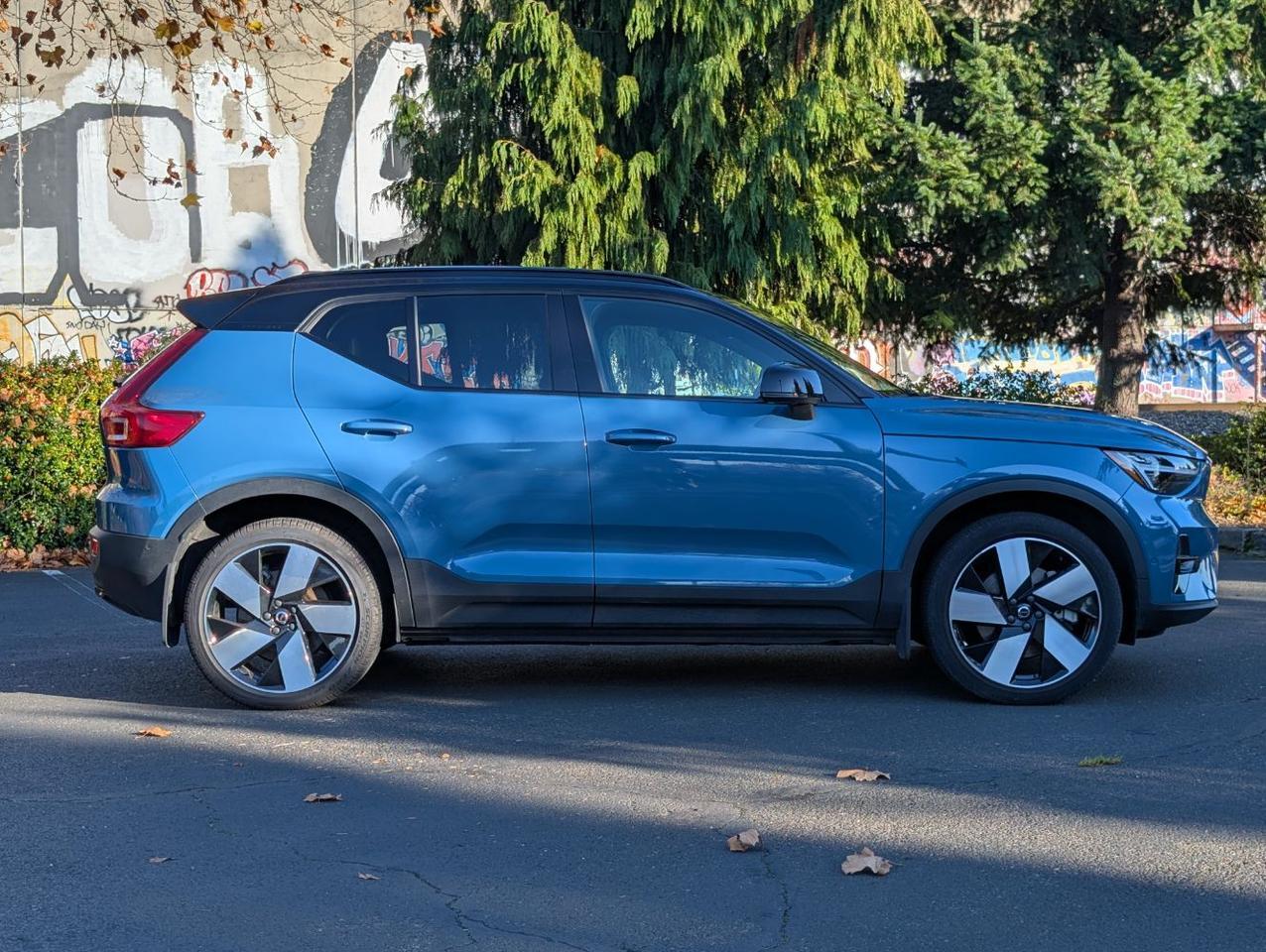 2023 Volvo XC40 Recharge P8 Twin ULTIMATE – Harman Kardon Audio, 360 View, Pilot Assist, All Heated Luxury Seats & Wheel Portland OR