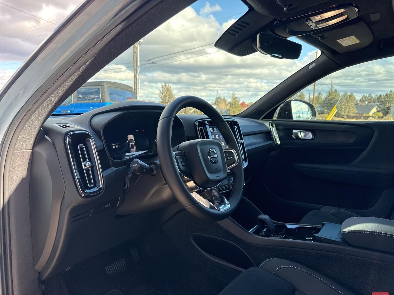 2023 Volvo XC40 Recharge Pure Electric Twin Plus Bend OR