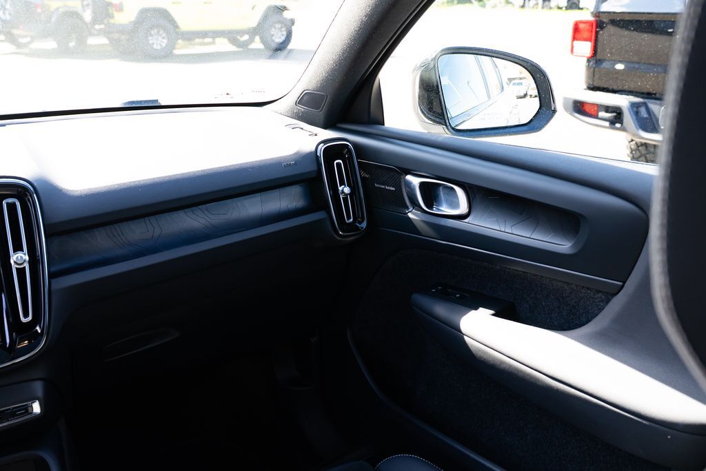 2023 Volvo XC40 Recharge Pure Electric Ultimate Milwaukie OR