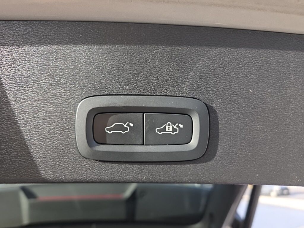 2023 Volvo XC40 Recharge Pure Electric Ultimate Hunt Valley MD