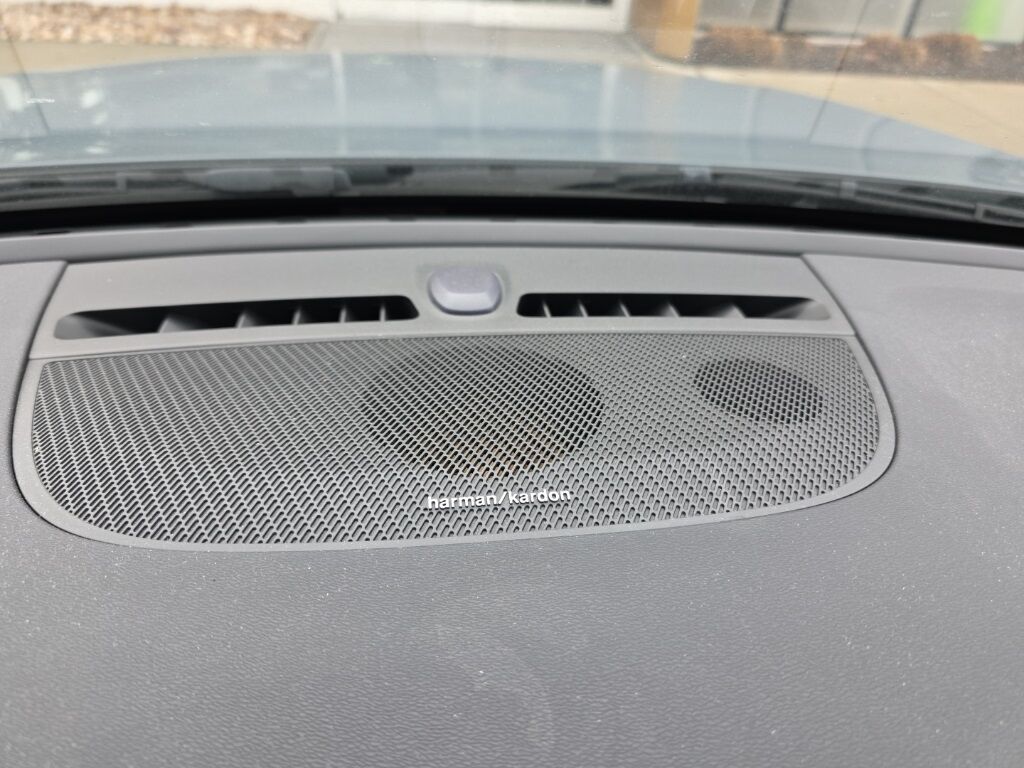 2023 Volvo XC40 Recharge Pure Electric Ultimate Hunt Valley MD