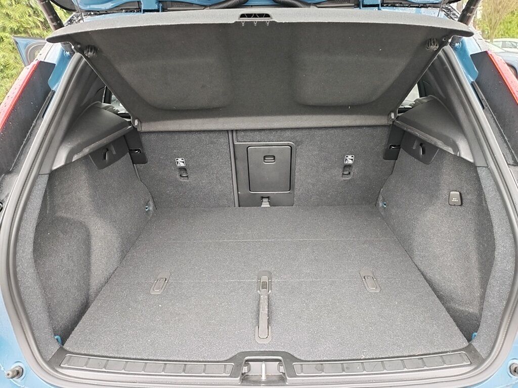 2023 Volvo XC40 Recharge Pure Electric Ultimate Hunt Valley MD