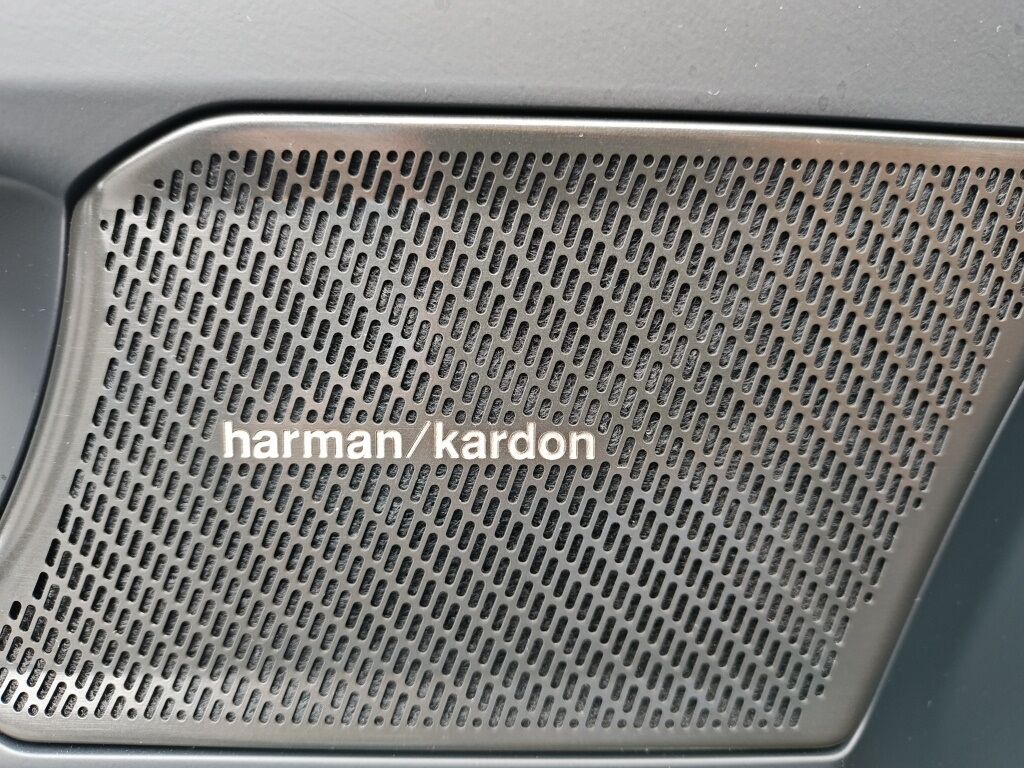 2023 Volvo XC40 Recharge Pure Electric Ultimate Hunt Valley MD