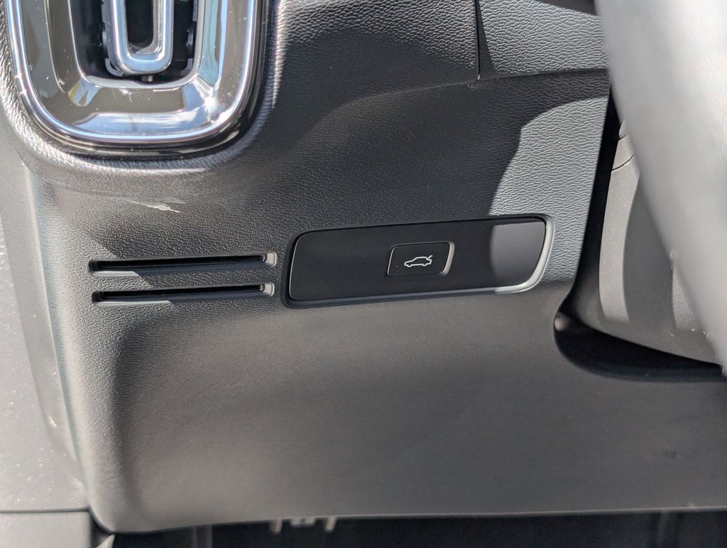 2023 Volvo XC40 Recharge Pure Electric Ultimate Hunt Valley MD