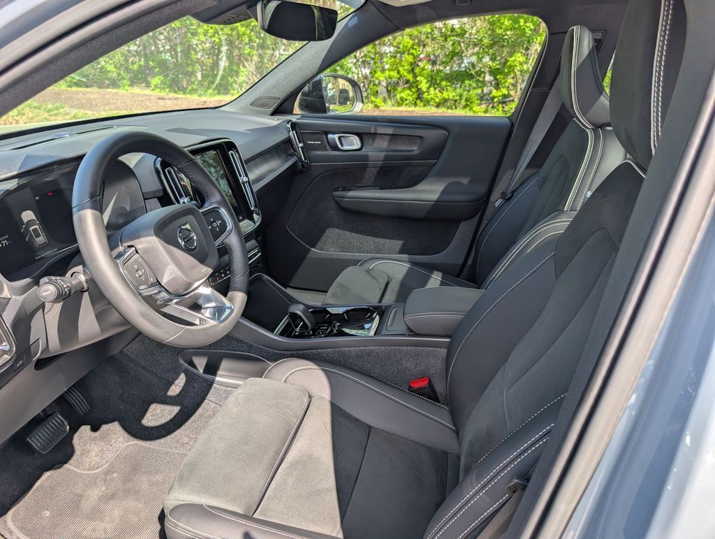 2023 Volvo XC40 Recharge Pure Electric Ultimate Hunt Valley MD