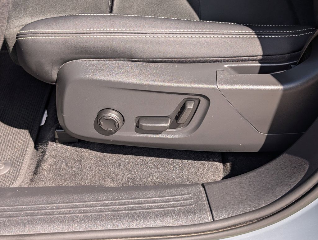 2023 Volvo XC40 Recharge Pure Electric Ultimate Hunt Valley MD