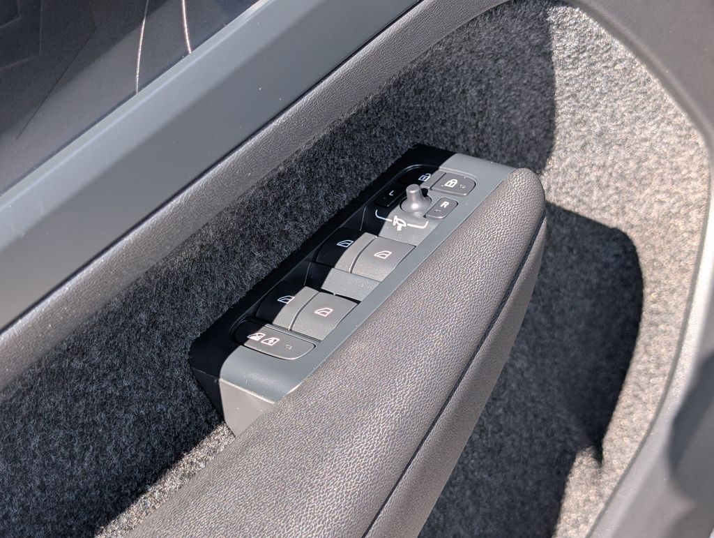 2023 Volvo XC40 Recharge Pure Electric Ultimate Hunt Valley MD