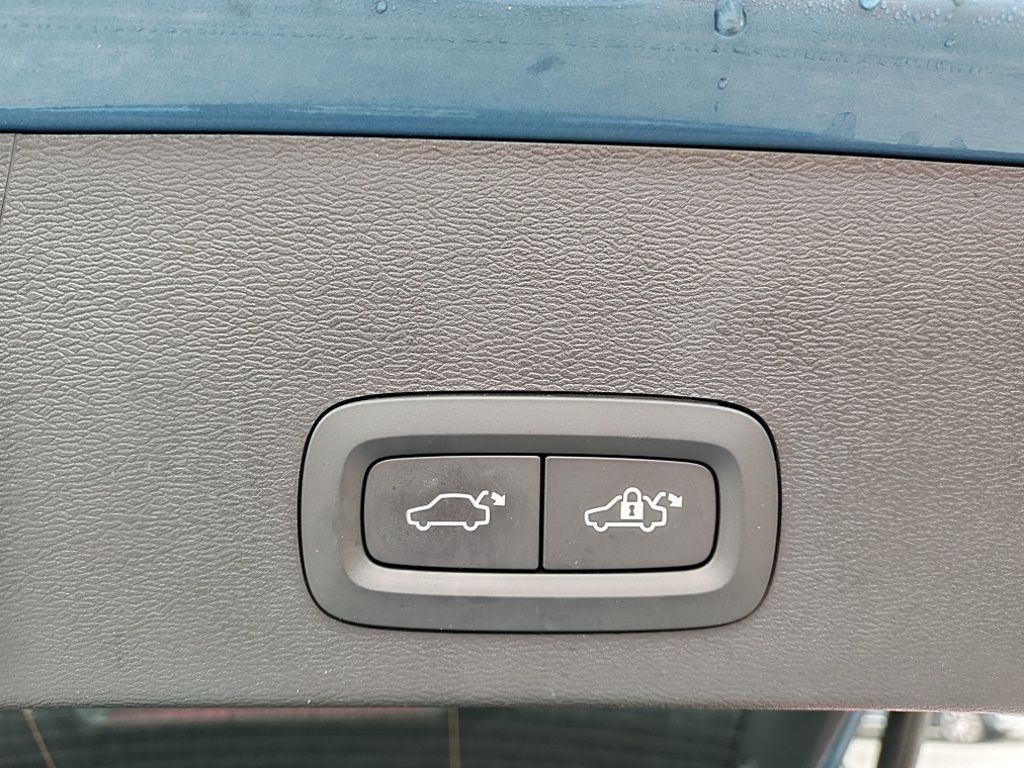 2023 Volvo XC40 Recharge Pure Electric Ultimate Hunt Valley MD