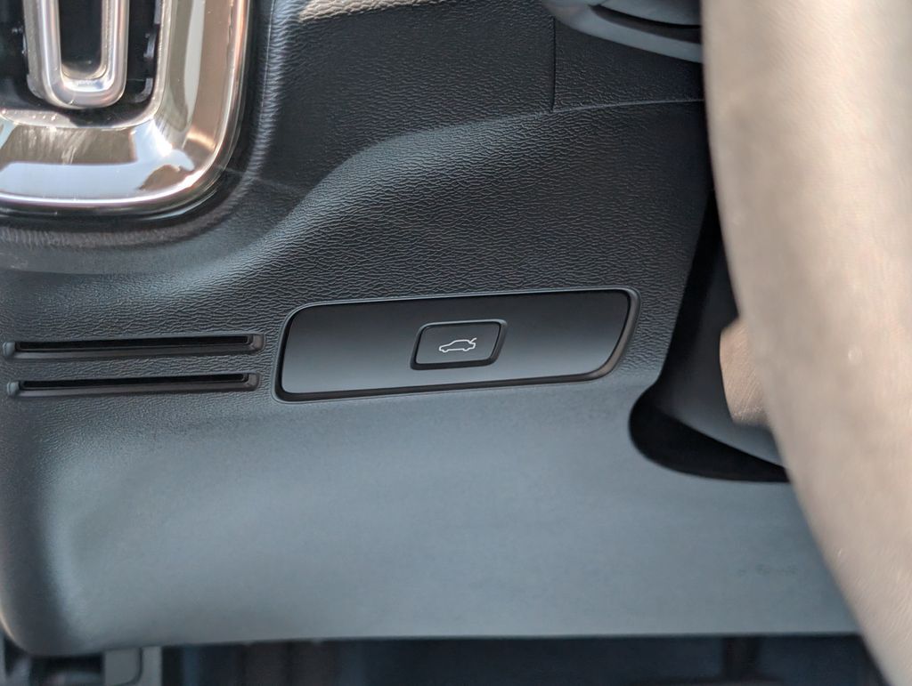 2023 Volvo XC40 Recharge Pure Electric Ultimate Hunt Valley MD
